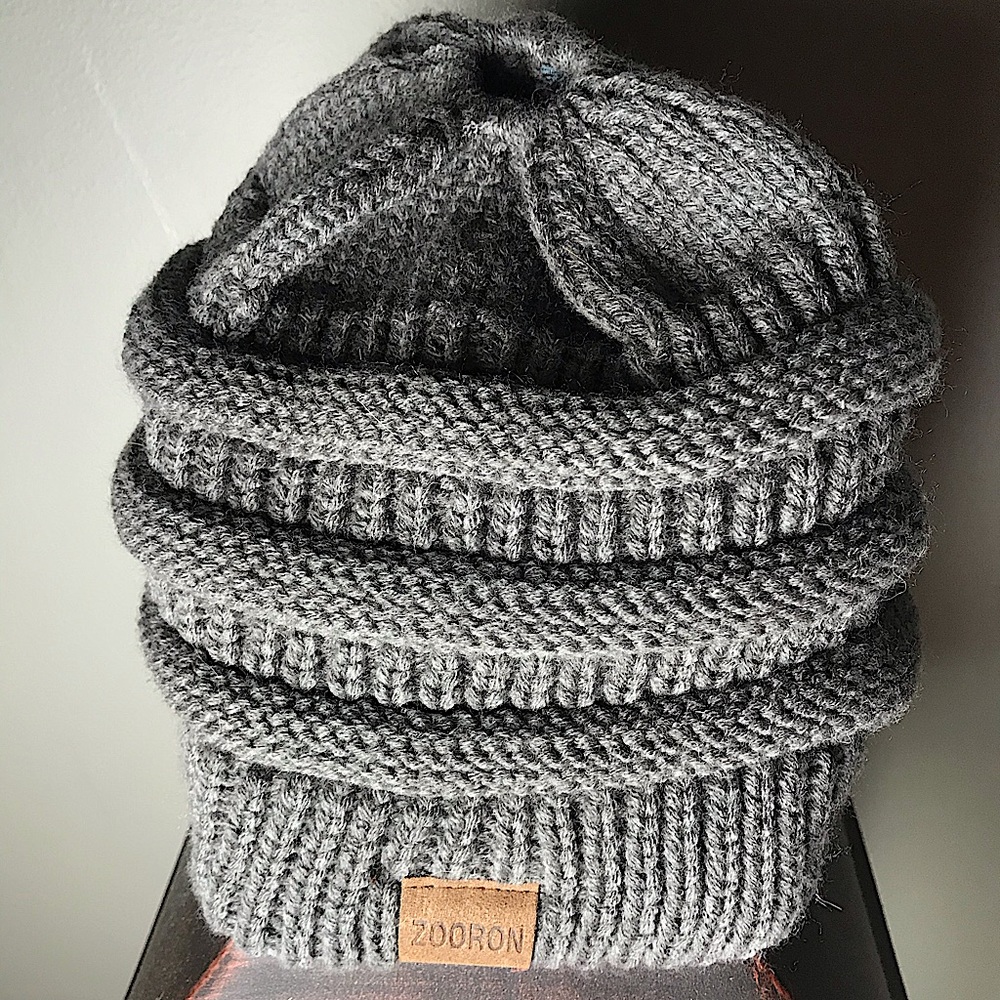 Zooron ponytail beanie